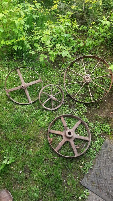 Metalowe kola z maszyn