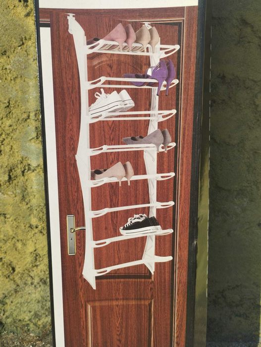 Sapateira em forma de prateleira