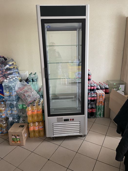 Продам холодильну вітрину
