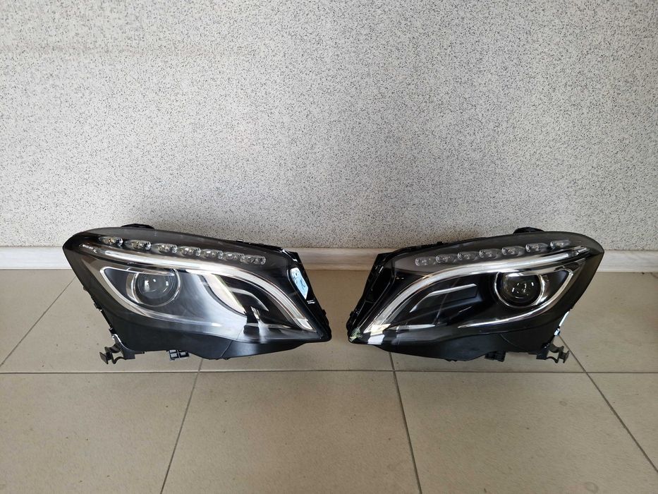 Передние фары на Mercedes GLA  X156 13-17 год Bi-Xenon  оригинал