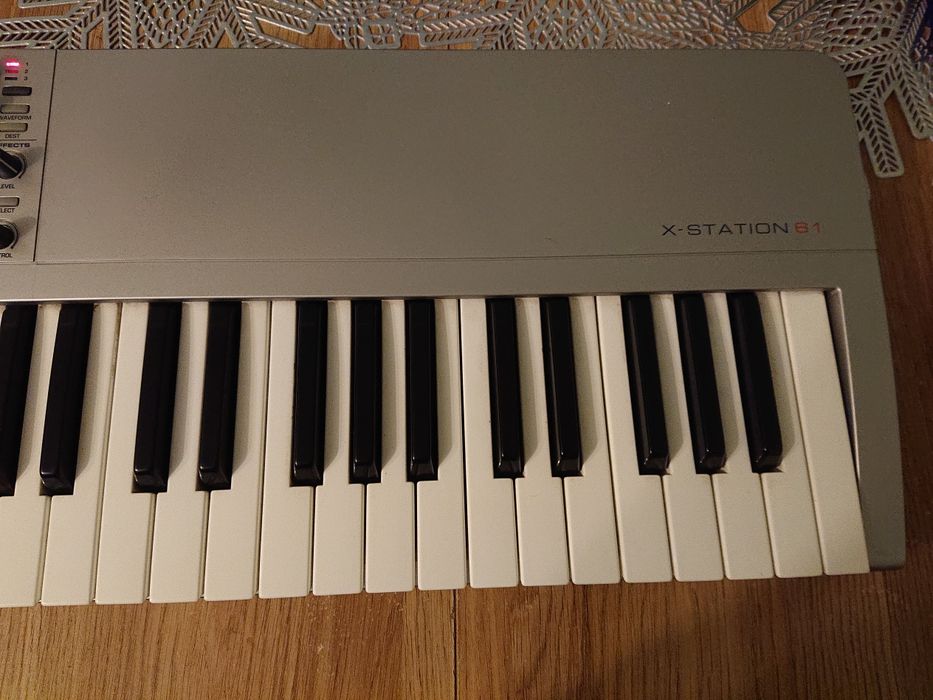 Novation x-station 61 syntezator virtual analog interfejs audio