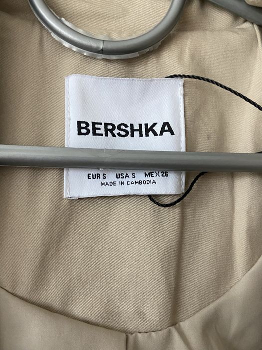 Тренч bershka бежевий