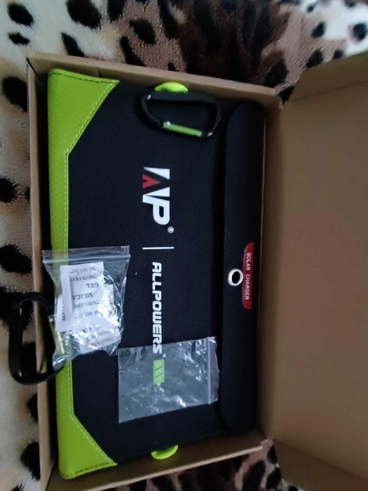 Солнечная панель 21 Вт  аккумулятор 10000 мАч зарядная станция