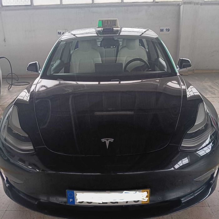 Táxi Tesla com alvará Lisboa