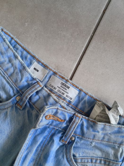 Jeansy mom fit Bershka