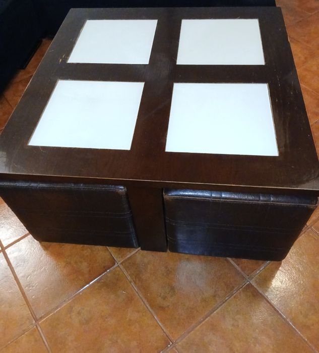 Vende sofá chaise longue com 2 pufs e mesa de centro com 4 pufs.