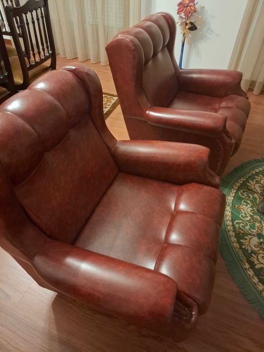 2 Cadeiroes - sofas em napa como novos