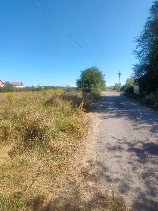 Продам гарну ділянку в передмісті