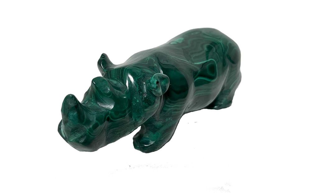 Nosorożec z malachitu – symbol wytrwałości i siły