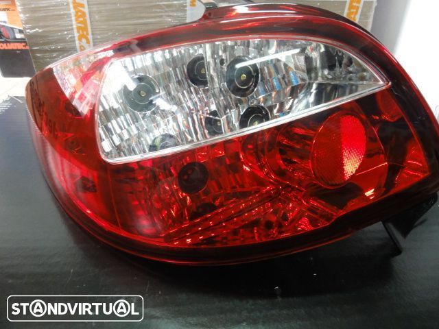 Faróis / farolins traseiros para Peugeot 206 fundo vermelho cristal