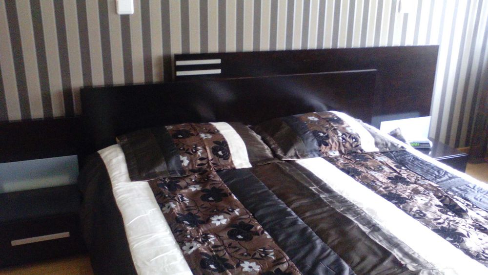 Cama de casal maciça cor wengue