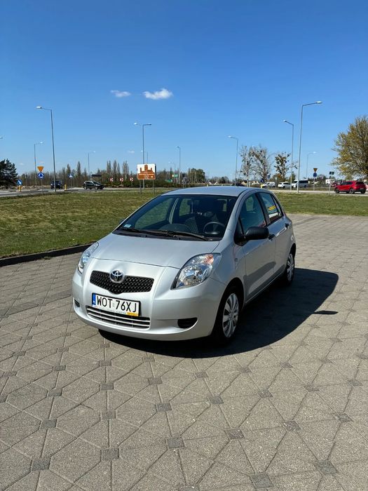 Toyota Yaris TOYOTA YARIS Terra Gold – niezawodne auto miejskie gotowe do jazdy!
