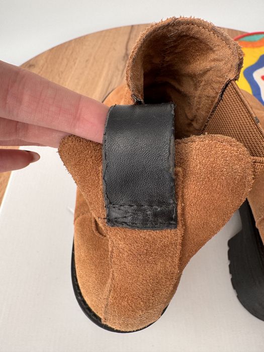 Zamszowe botki Strafivarius