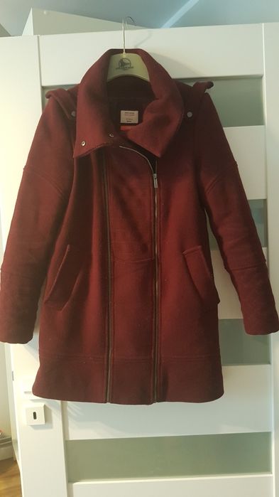 Bordowy płaszcz bershka kurtka S
