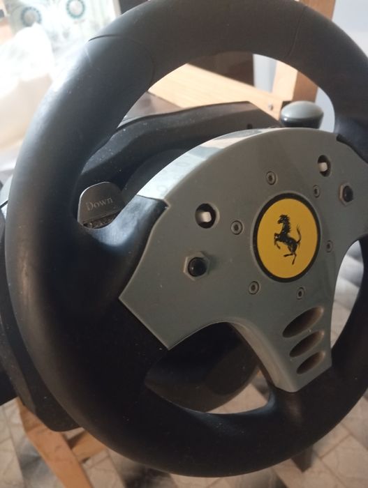 Volante Thrustmaster Ferrari