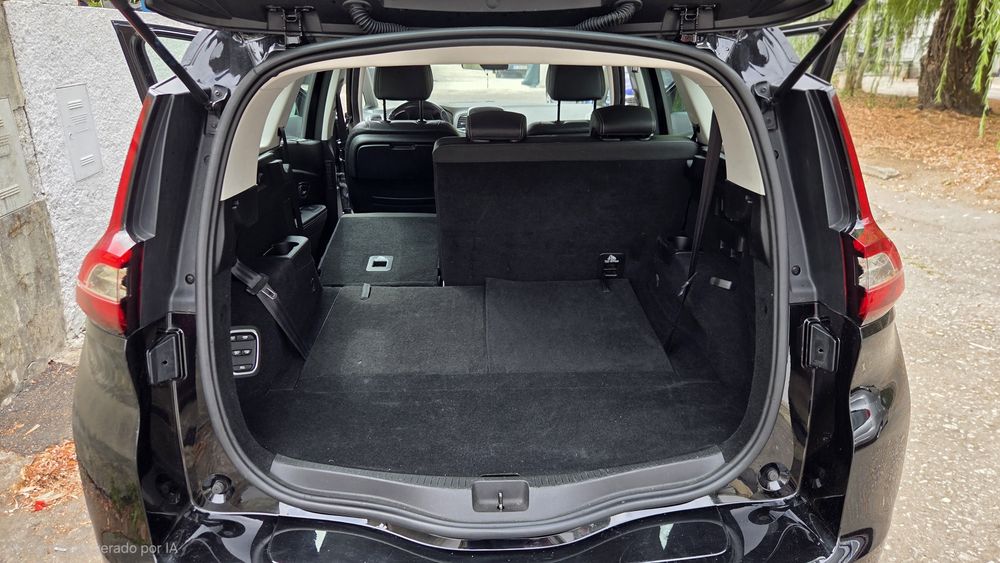Renault Grand Scenic 7 Lugares (Full Extras) – Híbrida, Familiar e com Histórico