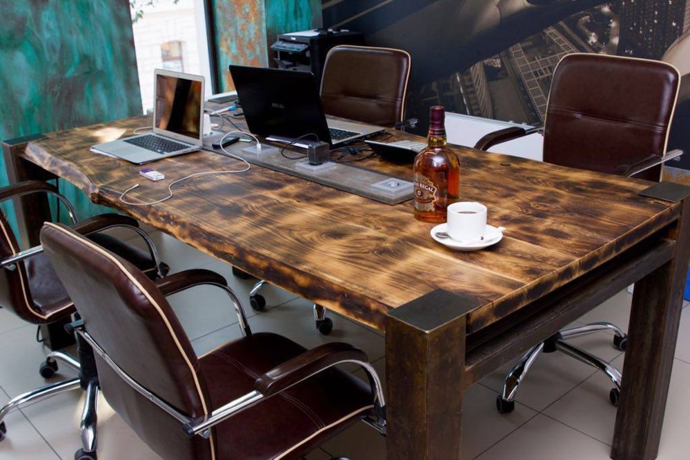 Продам комплект офисной мебели из натуральног дуба: 1650 $ (торг)