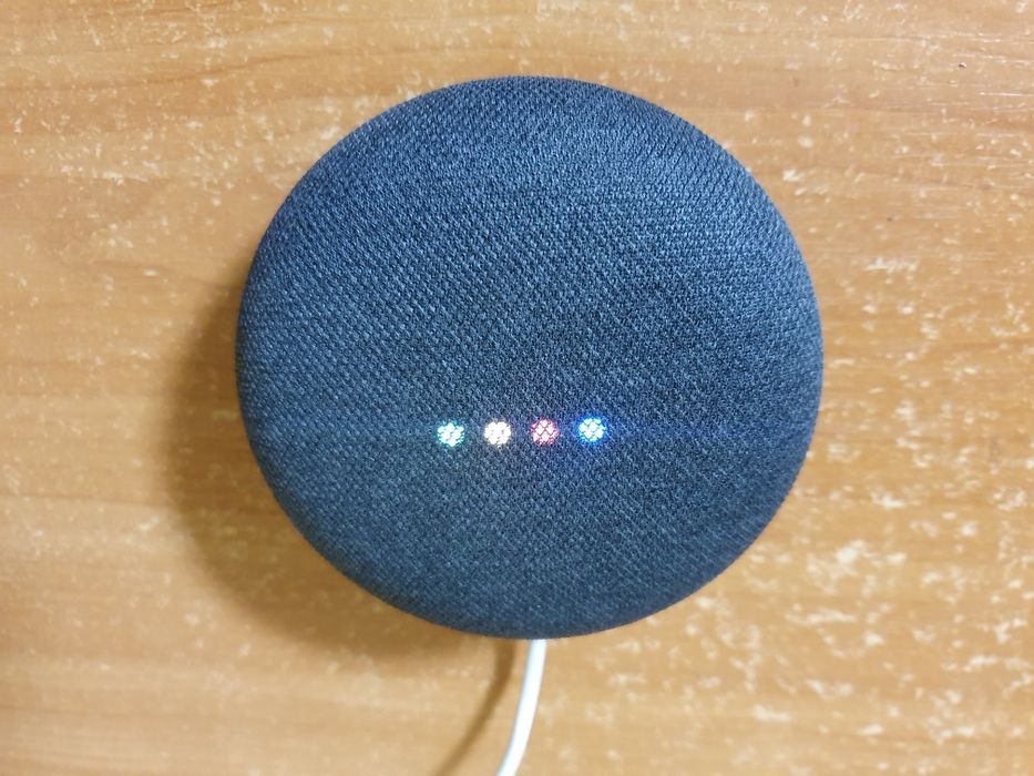 Розумна колонка google home mini