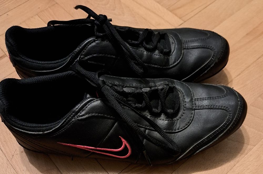 Czarne buty Nike damskie