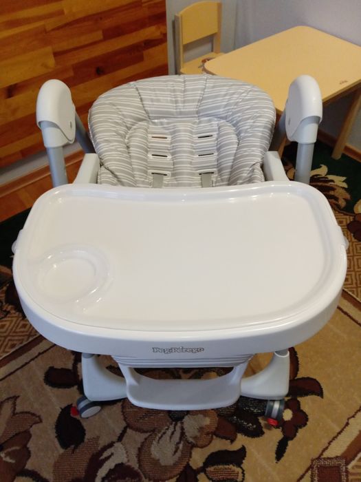 Стільчик для годування.