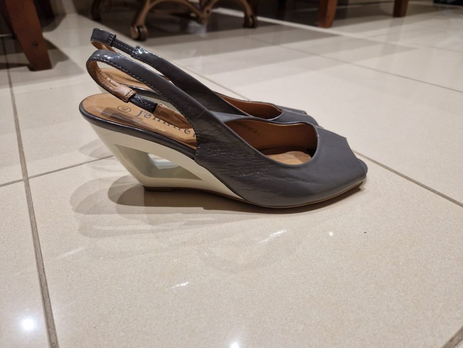 Buty na koturnie