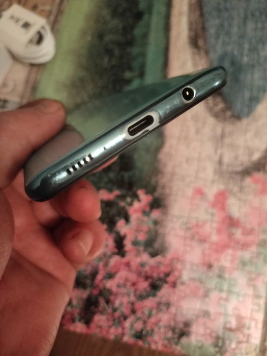 Продам Самсунг галексі А51  6/128