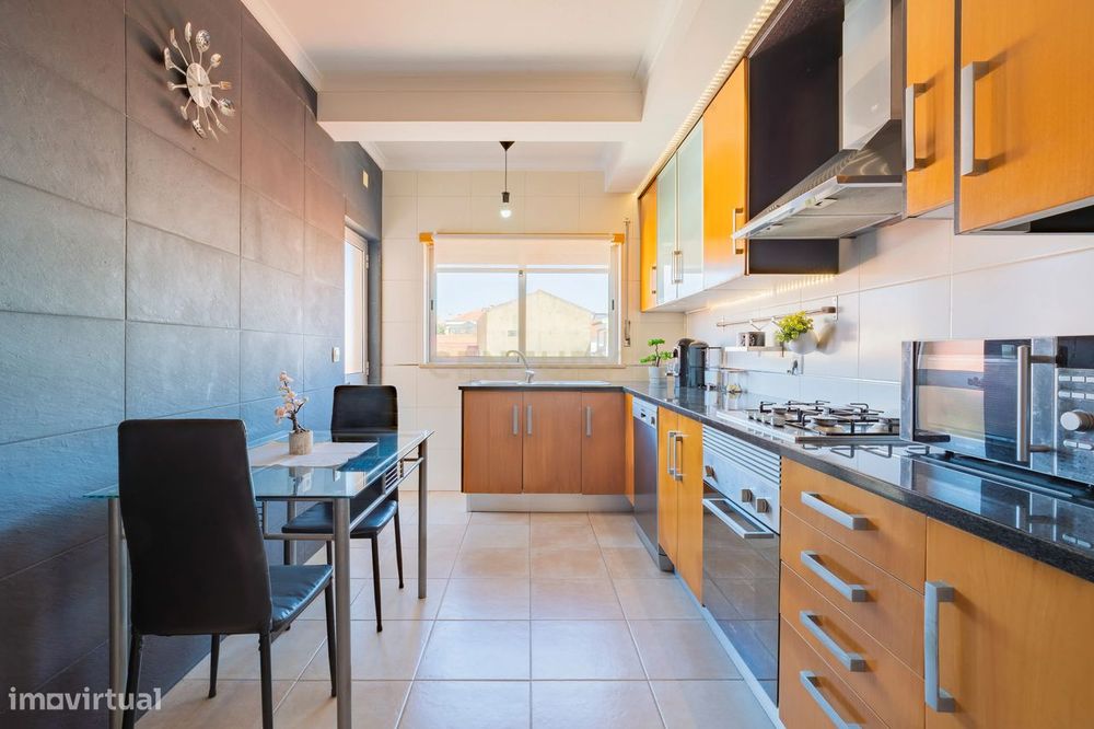 Apartamento T2 com garagem, churrasqueira e espaço exterior | Vieira d