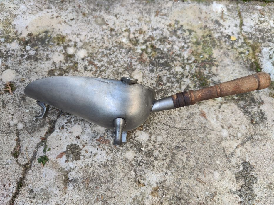 Cinzeiro em estanho e madeira