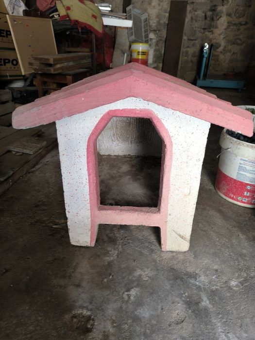 Casota de cão medio para jardim em betão
