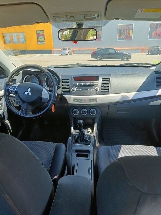 Mitsubishi Lancer — fotografia 2