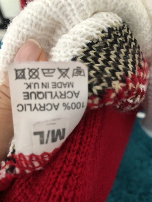 Czerwony swiateczny swetrek