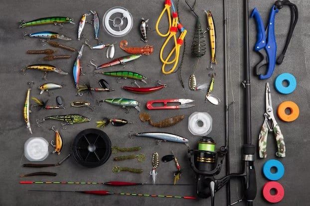 Прийму в дар риболовлі снасті