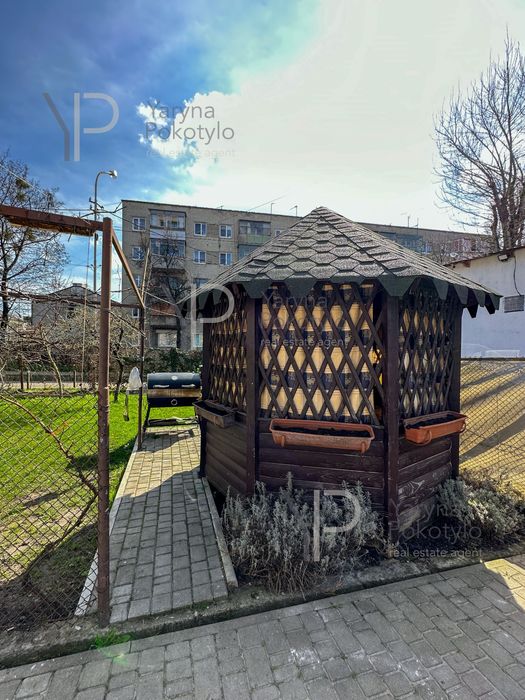 Оренда 3к квартири з власним подвірʼям та паркомісцем