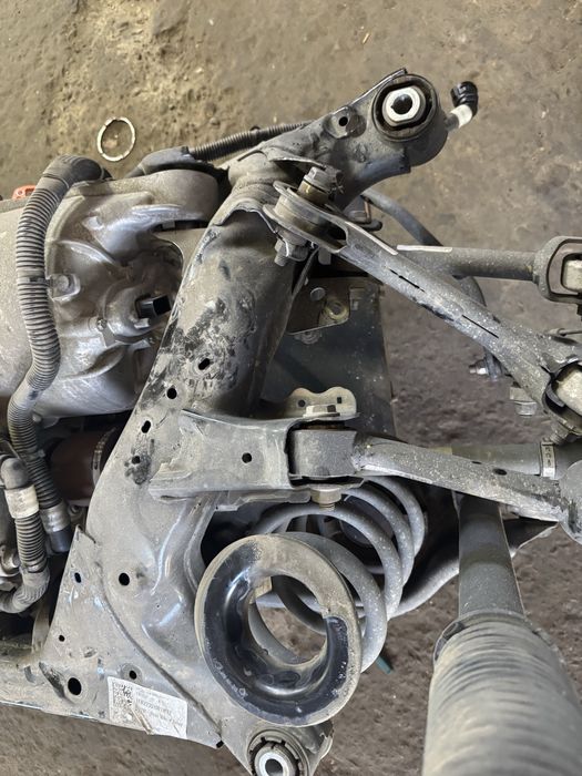 Задній підрамник Tesla model 3