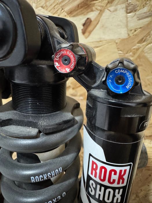 Quadro Giant Glory com amortecedor RockShox Vivid R2C