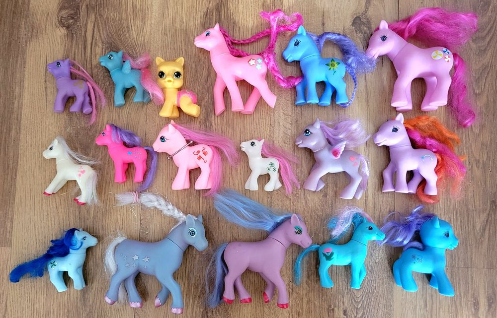 Kucyki My little pony stare