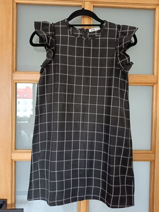 Nowa sukienka w kratkę 152