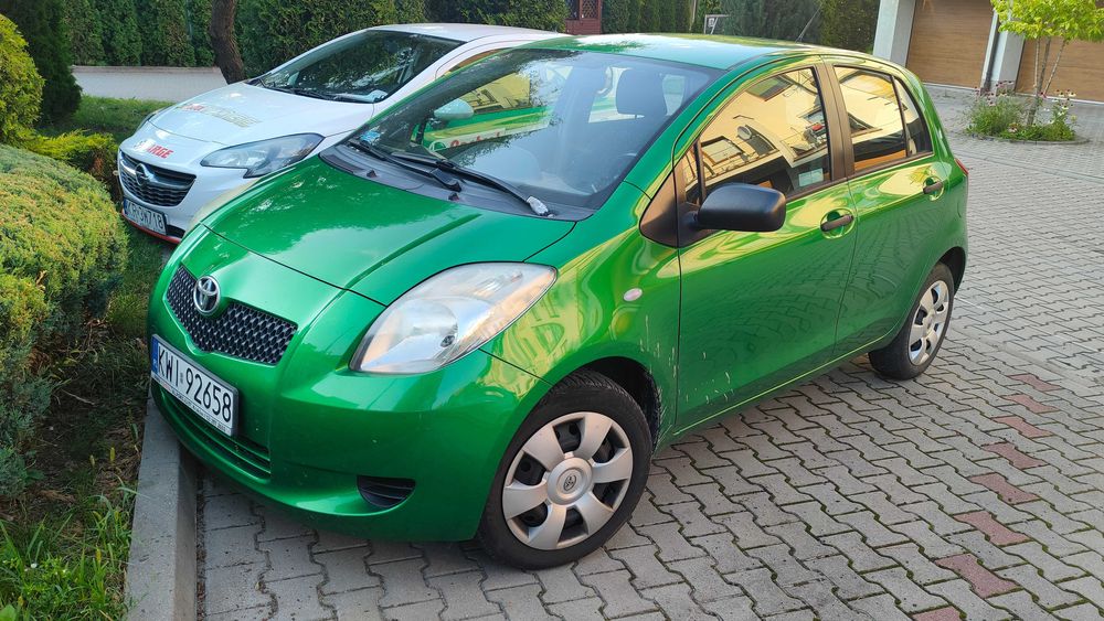 Toyota yaris 1.3 piękny kolor