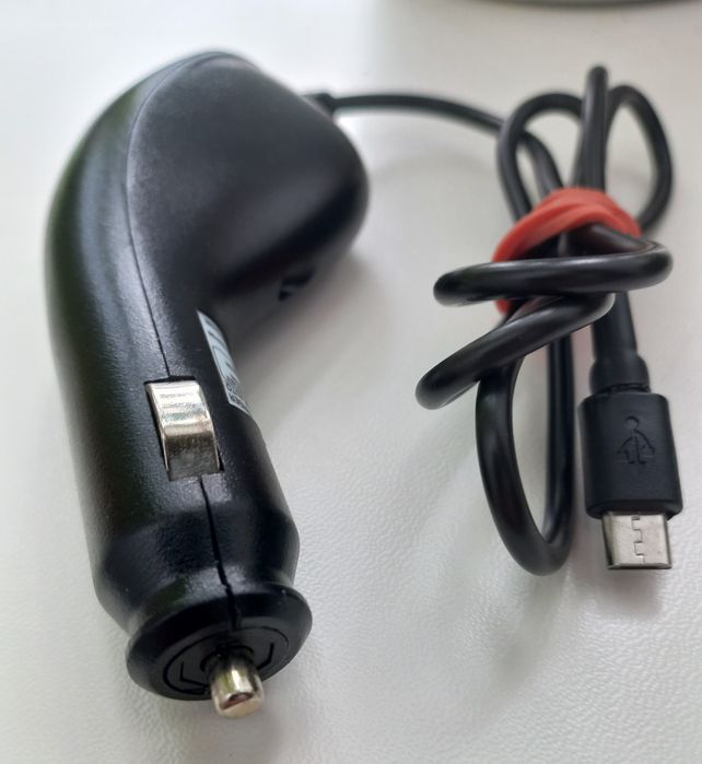 Автомобильная зарядка Samsung  CAD300UBE, б/у. разъём micro USB.
