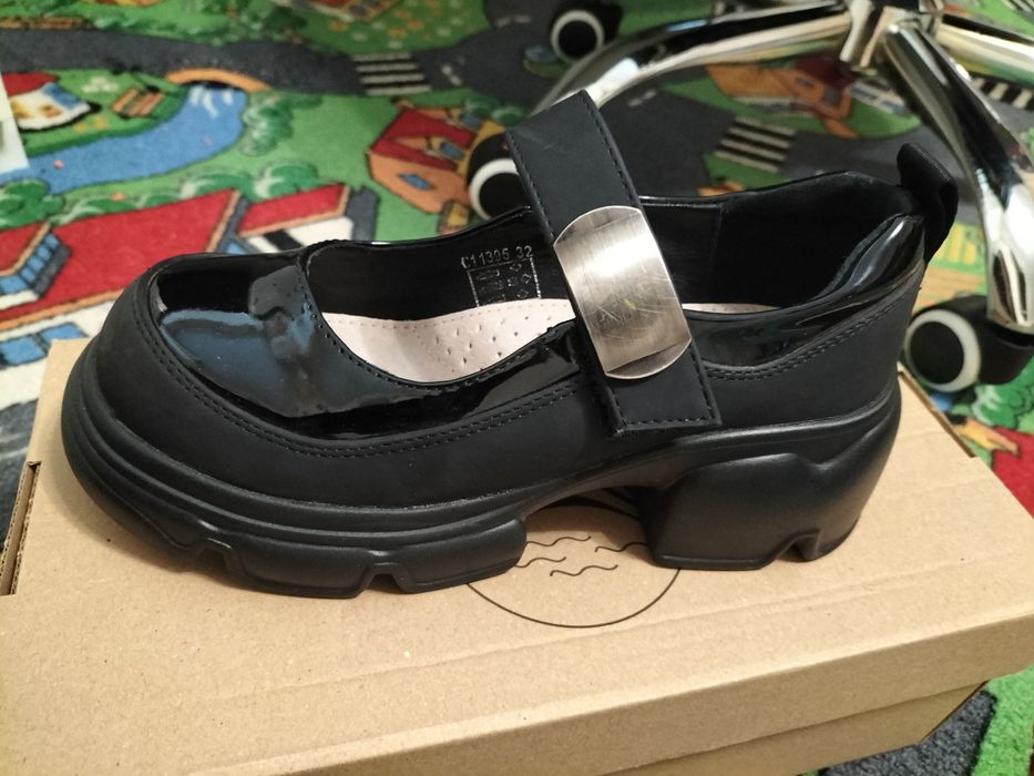 Туфлі на дівчинку