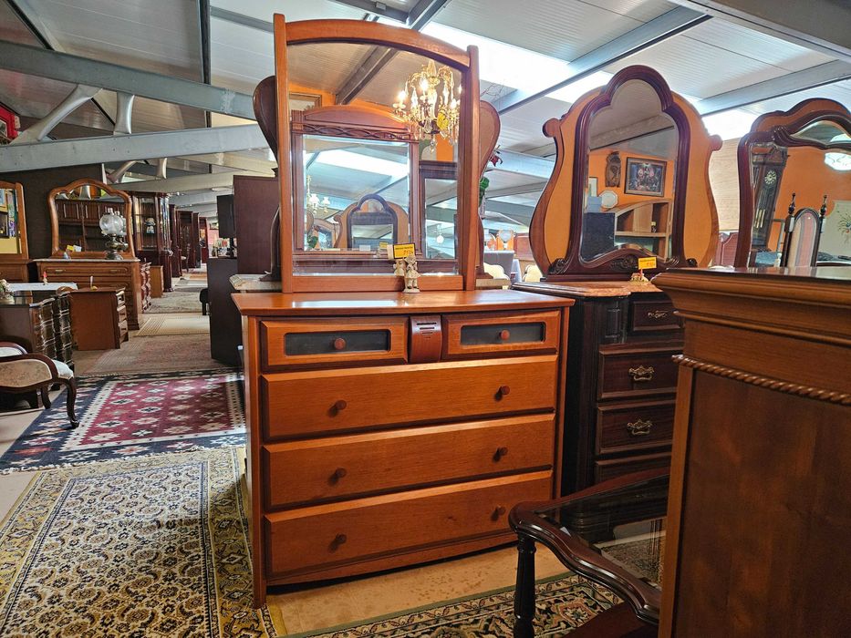 Cómoda com espelho - óptimo estado geral