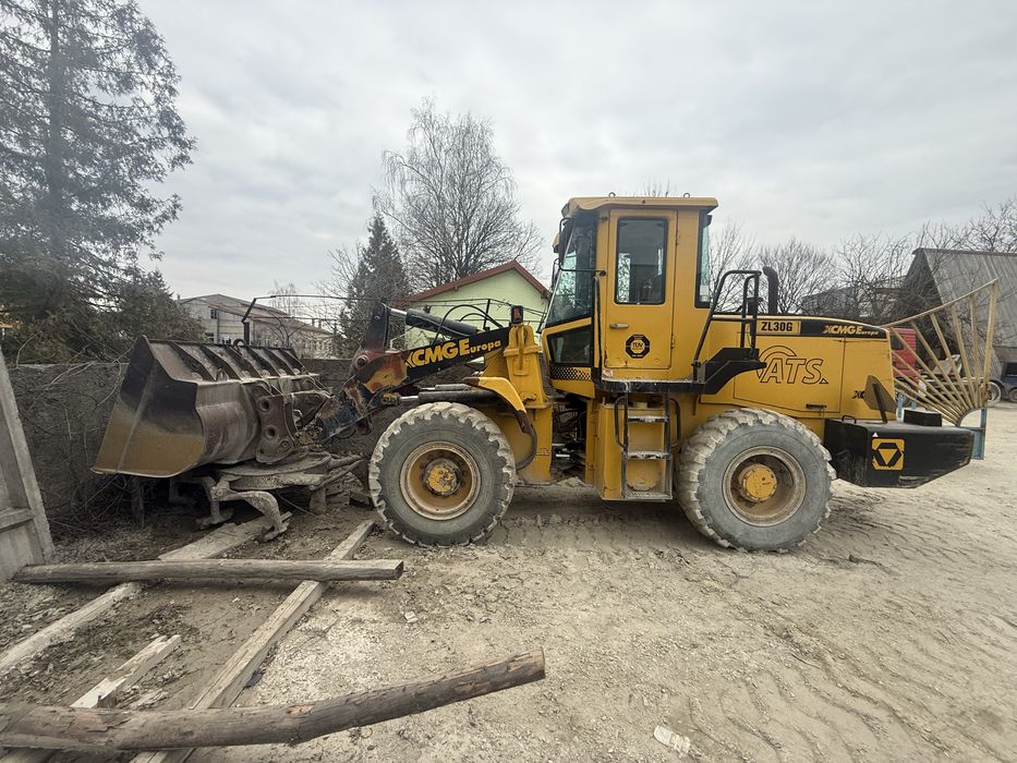 Фронтальний навантажувач XCMG ZL30