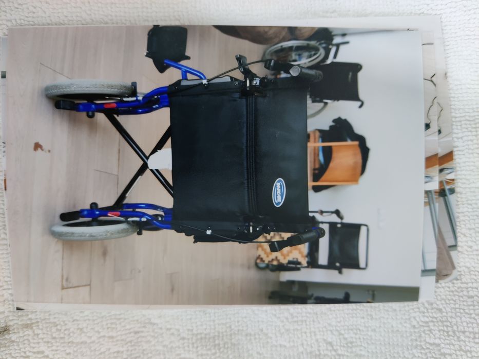 Vendo cadeira elétrica e de rodas