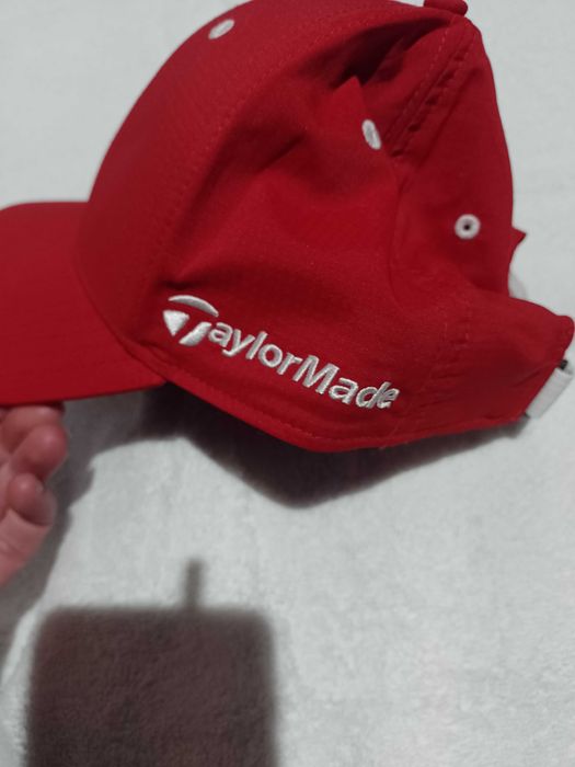 AUDI/ Czerwona czapeczka z daszkiem, jak nowa