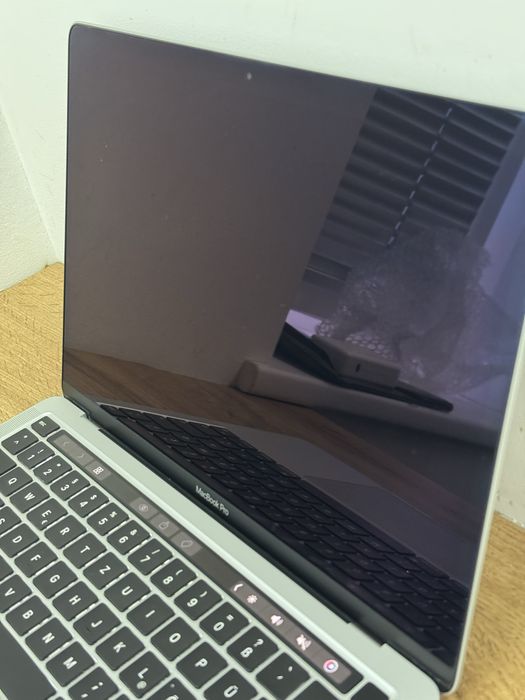 MacBook pro 13 M1 8/512 87% стан ідеал