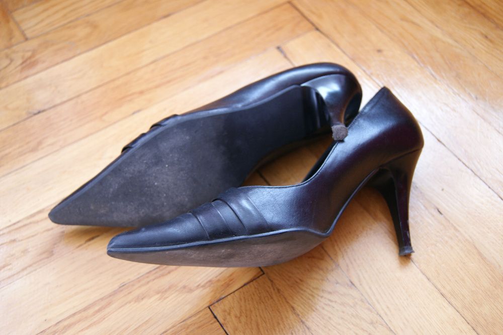 Buty skórzane na obcasie Ryłko rozm. 38,5 czarne