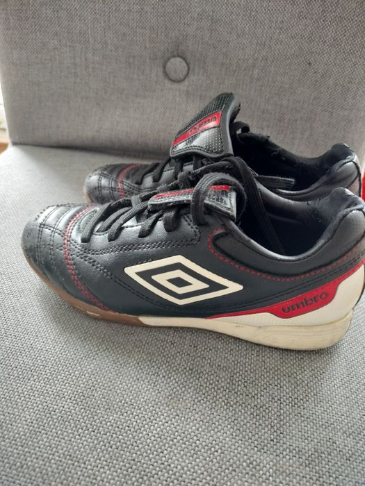 Halówki    Umbro