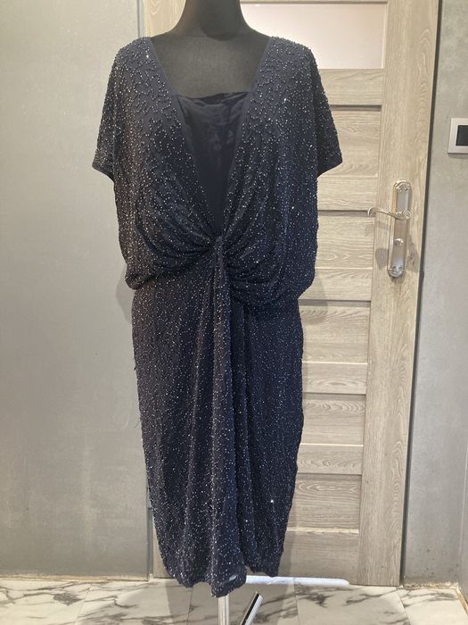 Granatowa blyszczaca