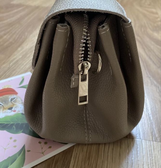 Сумочка з натуральної шкіри, нова, колір моко