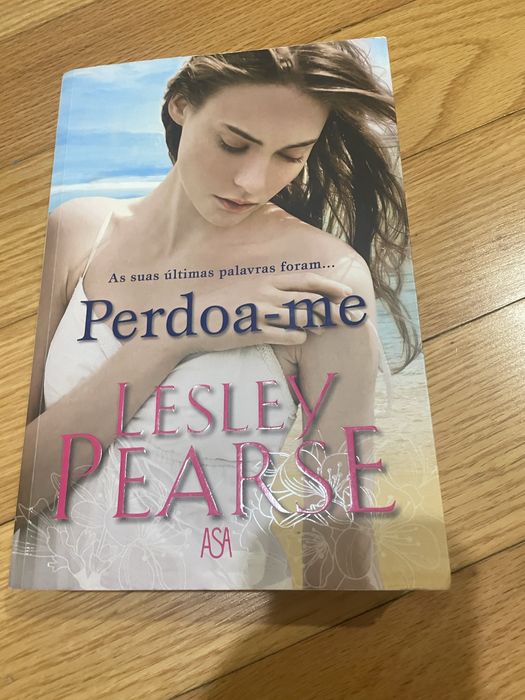 Livros variados em bom estado